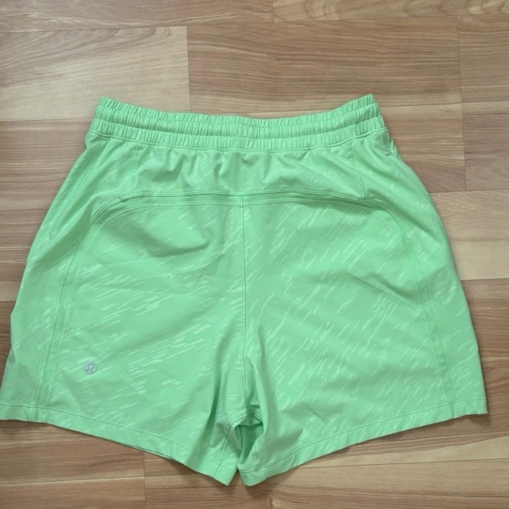 Lululemon • Men’s Pace Breaker 5” Linerless Reflective Athletic Shorts Small - Picture 9 of 11